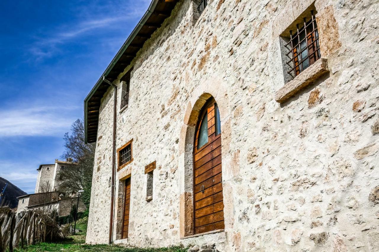 Appartement Le Aie Di Postignano à Sellano Extérieur photo