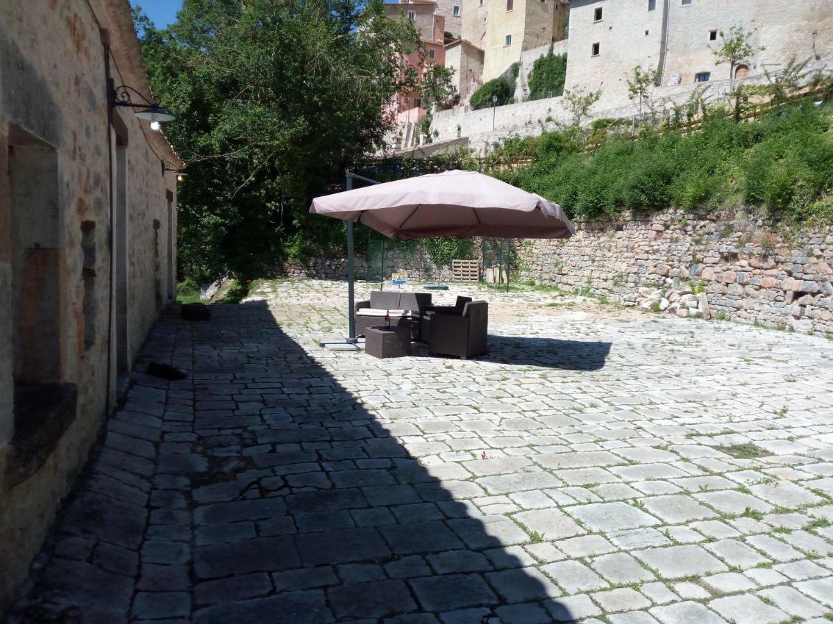 Appartement Le Aie Di Postignano à Sellano Extérieur photo