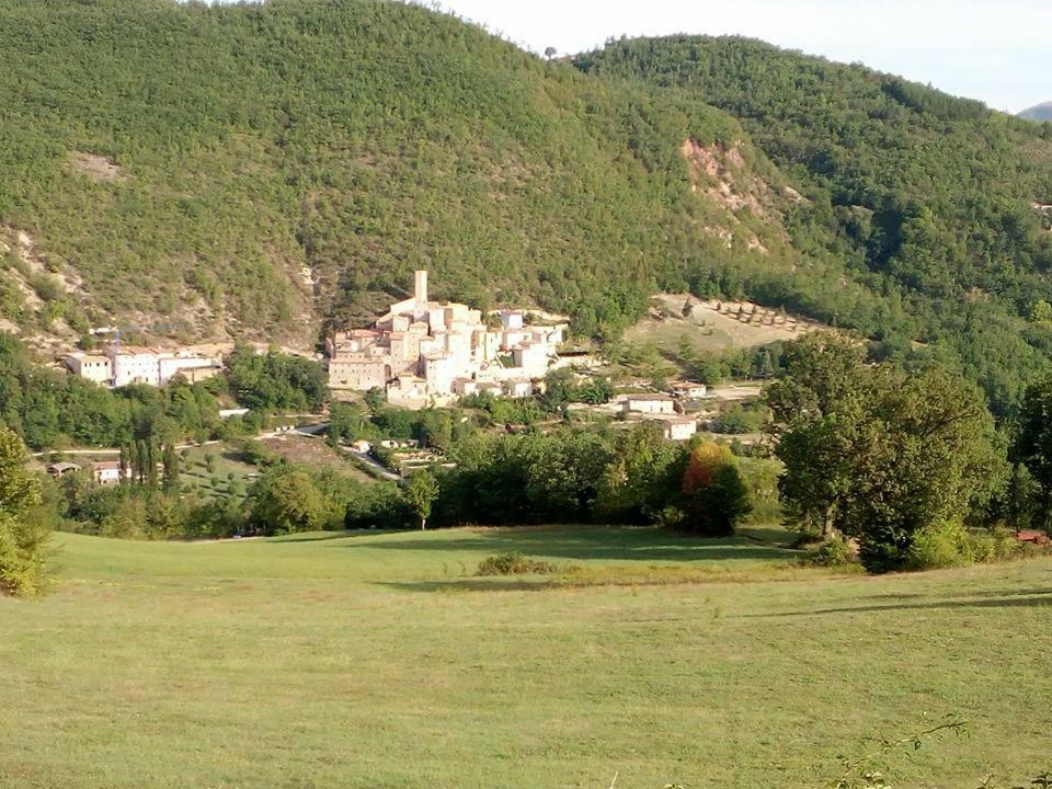 Appartement Le Aie Di Postignano à Sellano Extérieur photo